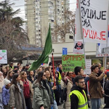 Rađanje jednog transparenta: Optimizam kao kulturna pobuna