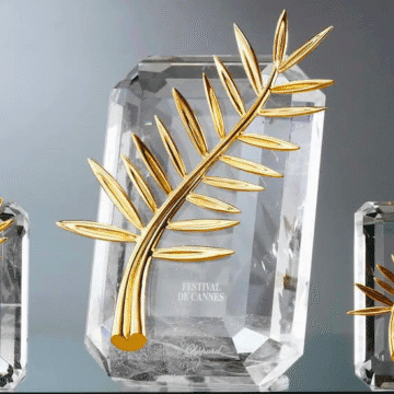 Foto: https://snl.no/Filmfestivalen_i_Cannes Gullpalmen, Palm d’Or, og skuespillerprisene som deles ut under festivalen. Av FDC. Lisens: Falt i det fri (Public domain) Foto: https://snl.no/Filmfestivalen_i_Cannes Gullpalmen, Palm d’Or, og skuespillerprisene som deles ut under festivalen. Av FDC. Lisens: Falt i det fri (Public domain)