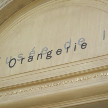 https://commons.wikimedia.org/wiki/File:Name_of_the_Mus%C3%A9e_de_l%27Orangerie_above_the_door.JPG