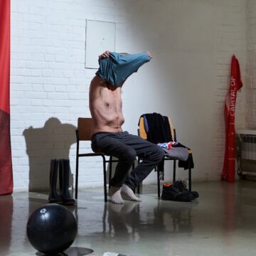 Performansi Slavena Tolja i Dragana Vojvodića u okviru izložbe InterMediaArt u Muzeju savremene umetnosti Vojvodine