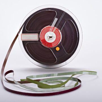 https://commons.wikimedia.org/wiki/File:BASF-magnetic-audio-tape-01.jpg