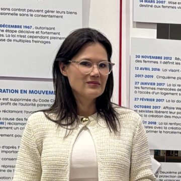 „Ćuti, pusti, trpi“ mora ostati iza nas: razgovor povodom izložbe o pravima žena